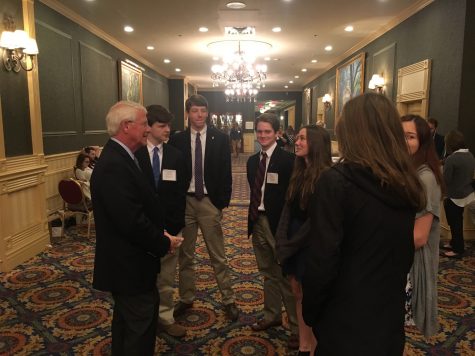 Senator Wicker chats with Phoebe Carlton.