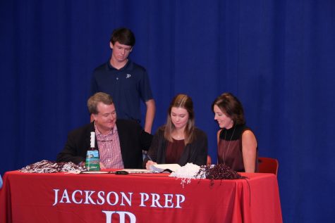 Blair Stockett signs her letter of intent to play golf for Mississippi State University. Photo by Stewart McCullough