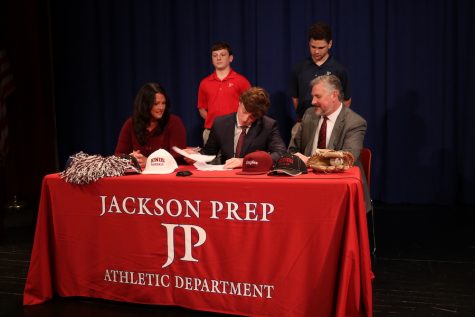 Greg Oden signs his letter to Hinds Community College where he will play Baseball. Photo by Stewart McCullough