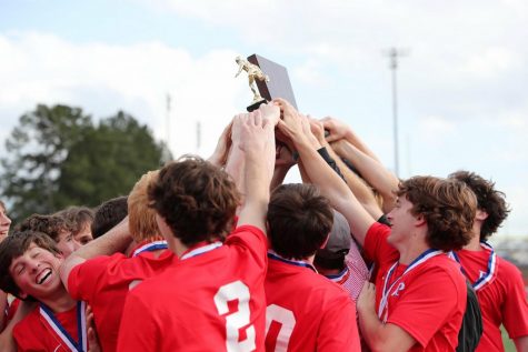 Boys’ soccer breaks MS high school record with 8th straight title
