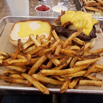 RESTAURANT REVIEW: Simple Burger