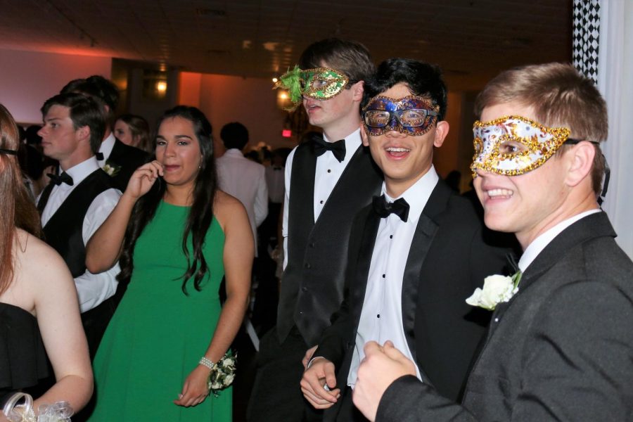 Students get groovy at Prom 2019