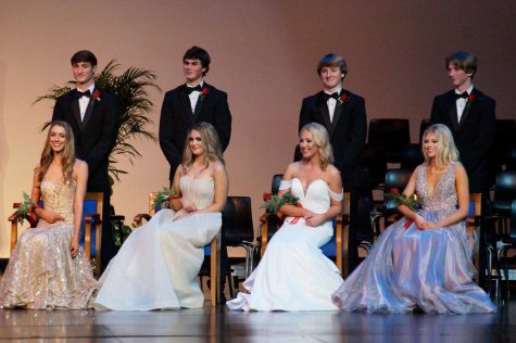 Précis Pageant: Holidays In Hollywood