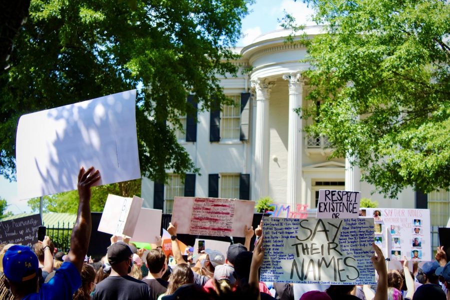 Protesters in front of the Governor's Mansion on June 6