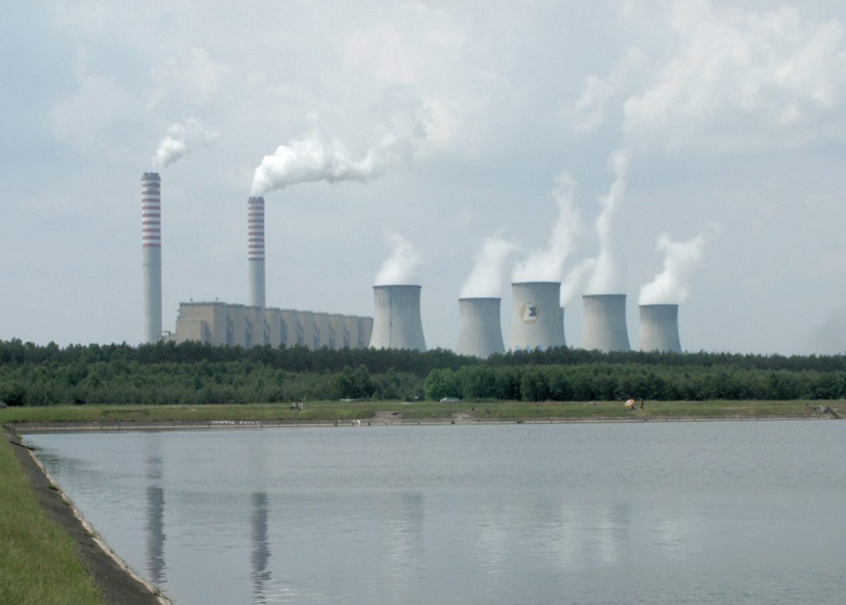 "Belchatow-elektrownia" by Pipwl via WikiMedia (https://commons.wikimedia.org/wiki/File:Belchatow-elektrownia.jpg)